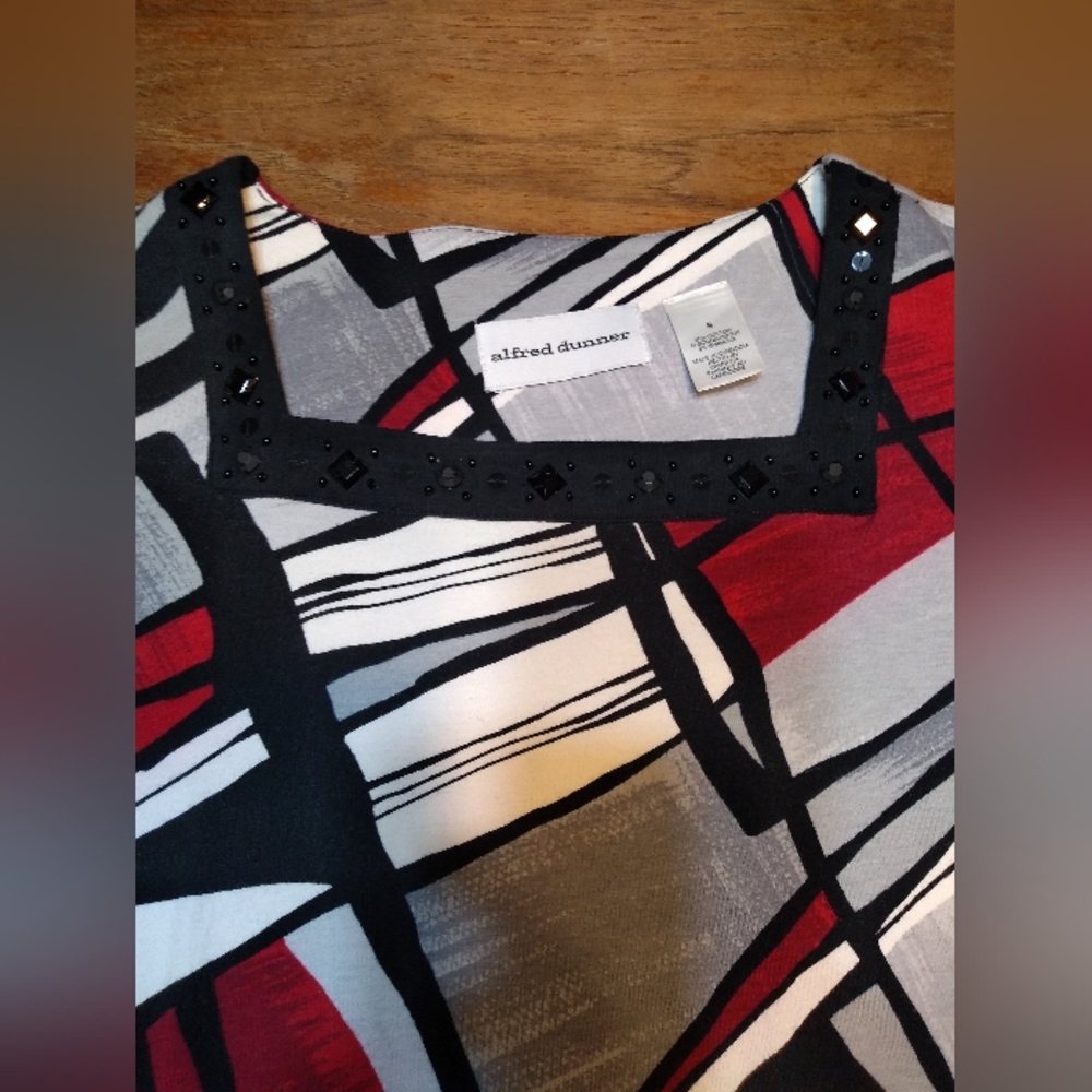Alfred Dunner3/4 Sleeve Blouse, Size Small; Red, White & Black Abstract … - Picture 2 of 9